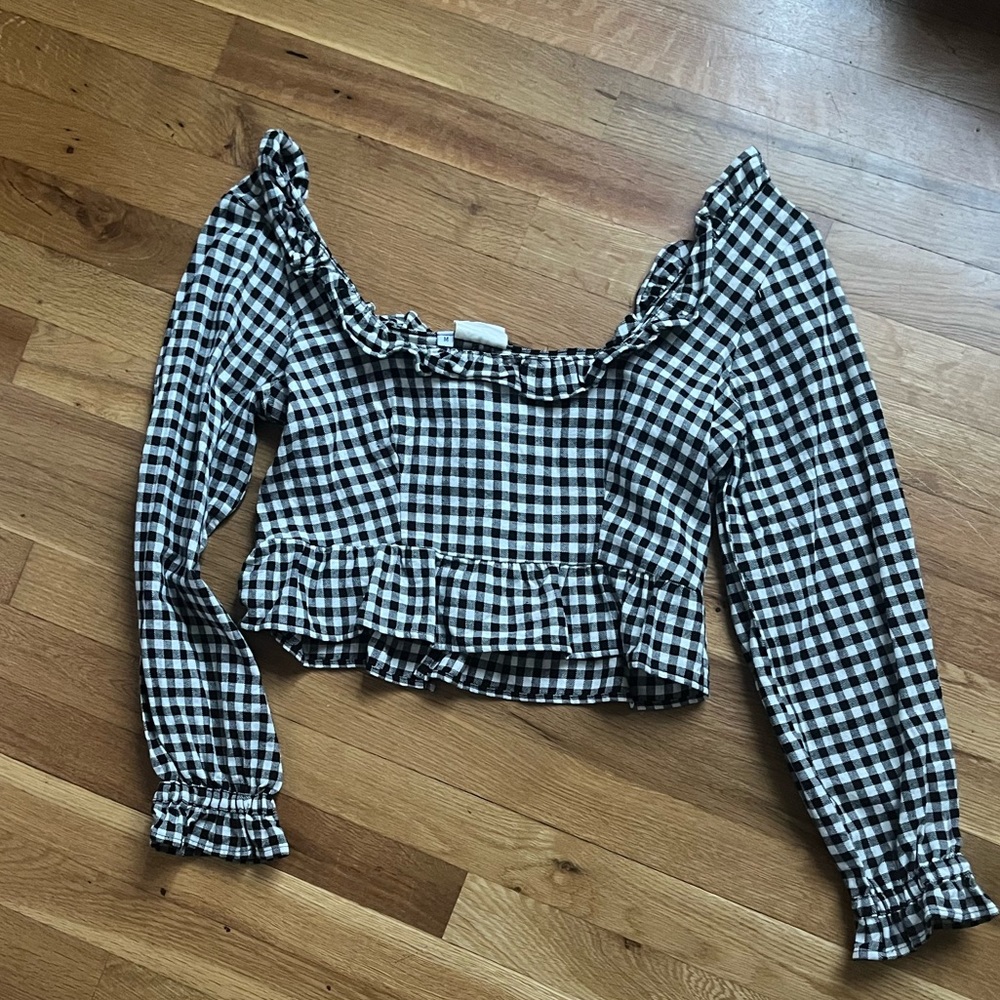 Lykke Wullf Long Sleeve Crop with Ruffle detailing